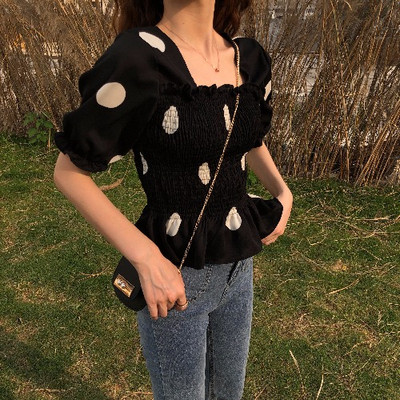 Moteriški laisvalaikio marškiniai su kvadratine iškirpte ir trumpomis rankovėmis