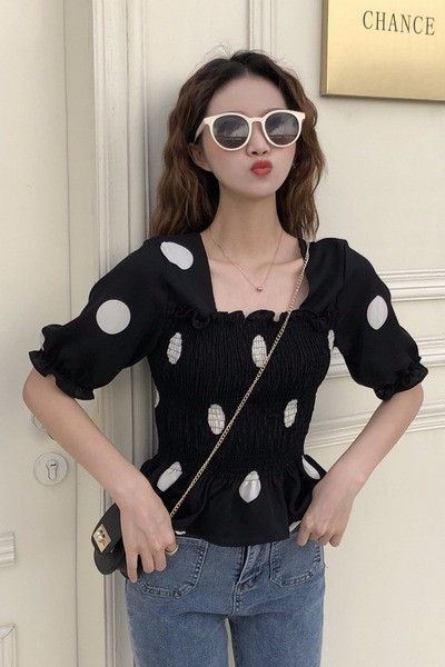 Moteriški laisvalaikio marškiniai su kvadratine iškirpte ir trumpomis rankovėmis