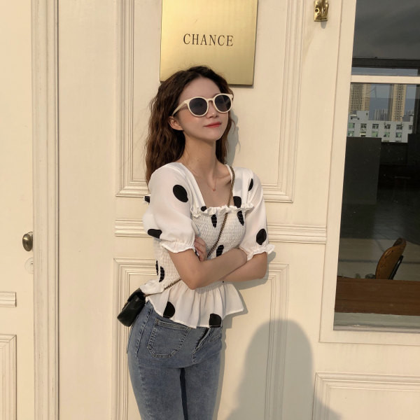 Moteriški laisvalaikio marškiniai su kvadratine iškirpte ir trumpomis rankovėmis