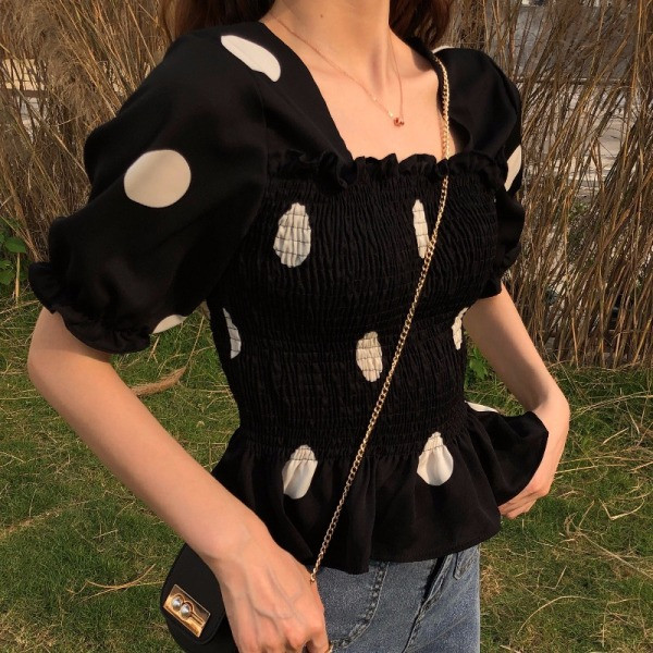 Moteriški laisvalaikio marškiniai su kvadratine iškirpte ir trumpomis rankovėmis