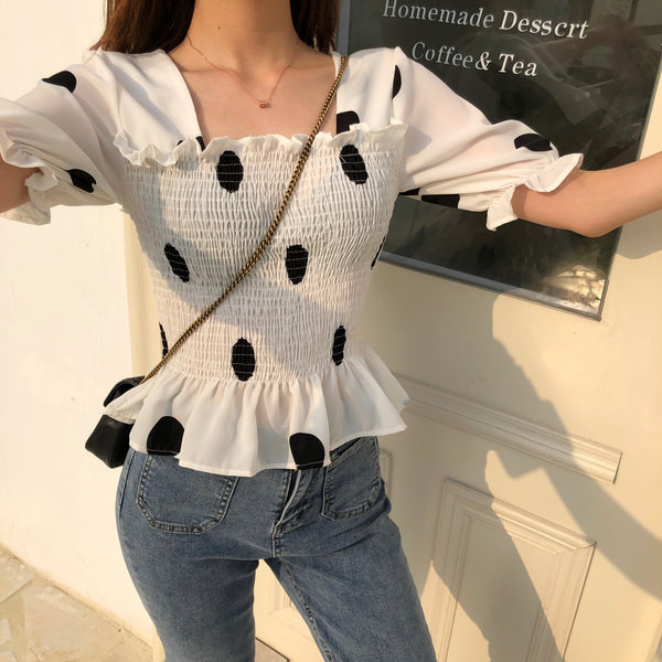 Moteriški laisvalaikio marškiniai su kvadratine iškirpte ir trumpomis rankovėmis