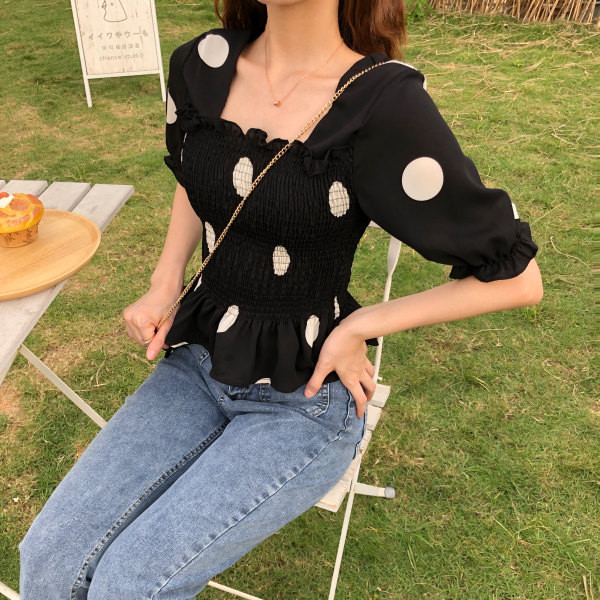 Moteriški laisvalaikio marškiniai su kvadratine iškirpte ir trumpomis rankovėmis