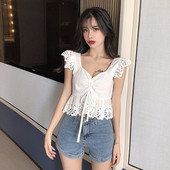 Moteriška laisvalaikio palaidinė su špico iškirpte ir baltais kaklaraiščiais