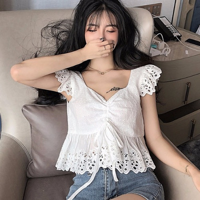 Moteriška laisvalaikio palaidinė su špico iškirpte ir baltais kaklaraiščiais