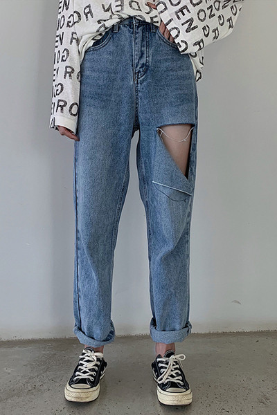 Laisvalaikio moteriškų džinsų tiesus modelis su plėšytais motyvais ir aukštu juosmeniu