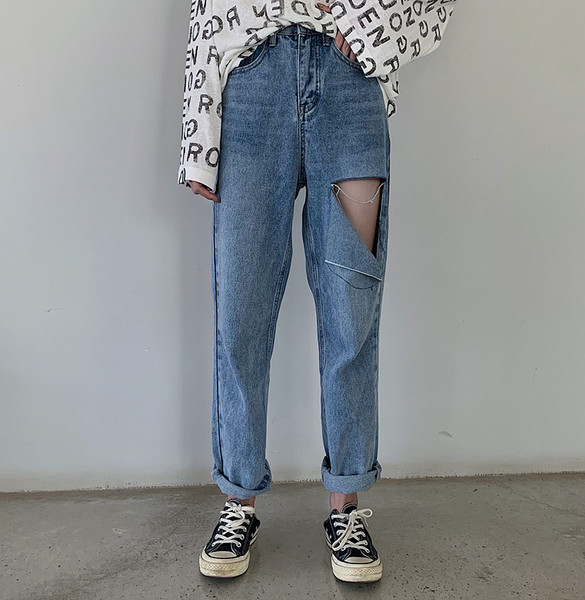 Laisvalaikio moteriškų džinsų tiesus modelis su plėšytais motyvais ir aukštu juosmeniu