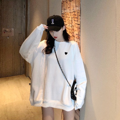 Platus moteriškas baltas megztinis su širdelės siuvinėjimu