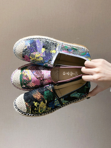 Moteriškos spyruoklinės espadrilės lygiais padais ir spalvingais blizgučiais