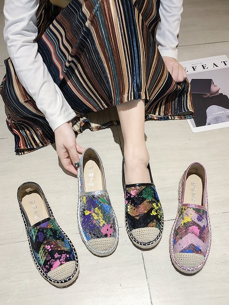 Moteriškos spyruoklinės espadrilės lygiais padais ir spalvingais blizgučiais