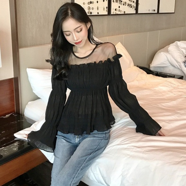 Moderni moteriška palaidinė su ovalia iškirpte ir tiuliu