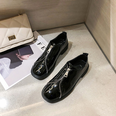 Laisvalaikio moteriški juodi batai su lakuota oda ir užtrauktuku