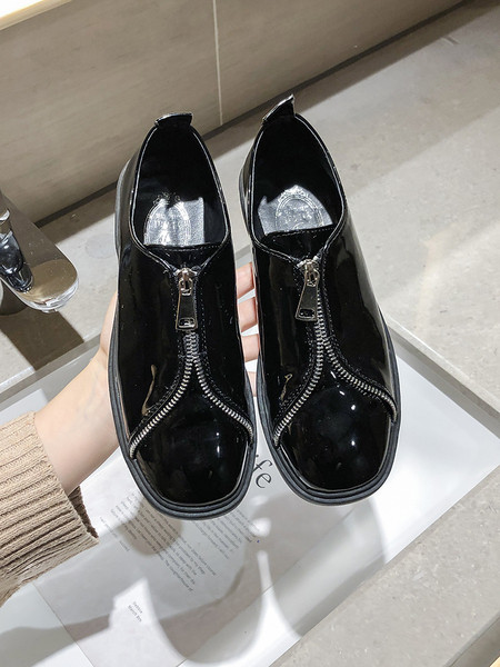 Laisvalaikio moteriški juodi batai su lakuota oda ir užtrauktuku