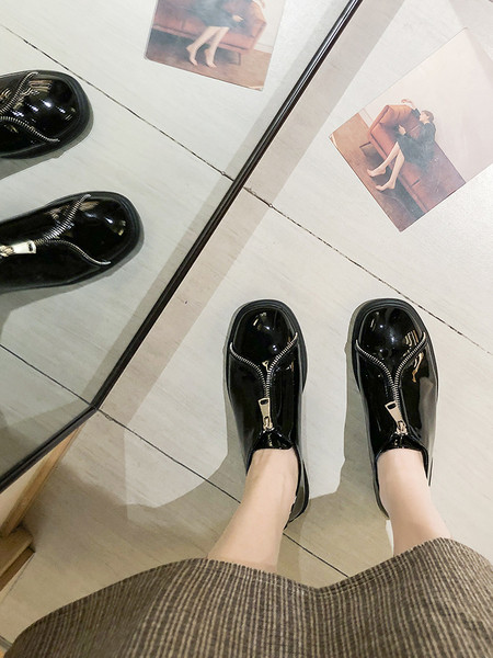 Laisvalaikio moteriški juodi batai su lakuota oda ir užtrauktuku