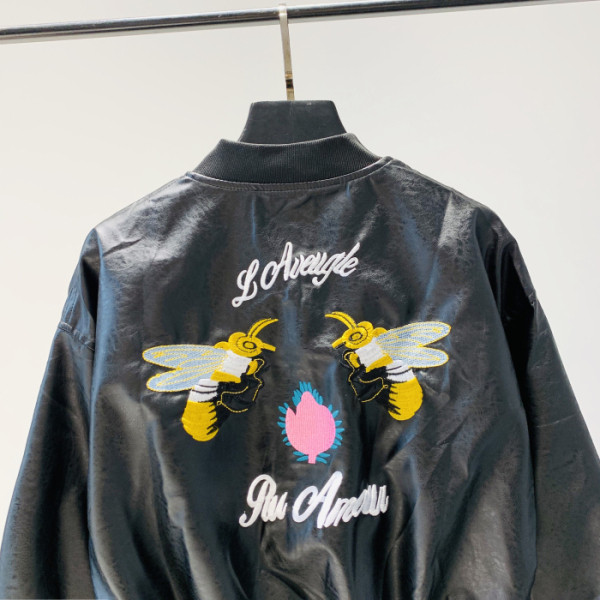 Нов модел дамско яке с бродерия и цип