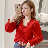 Moteriška laisvalaikio palaidinė su kaklaraiščiais ir špicine iškirpte