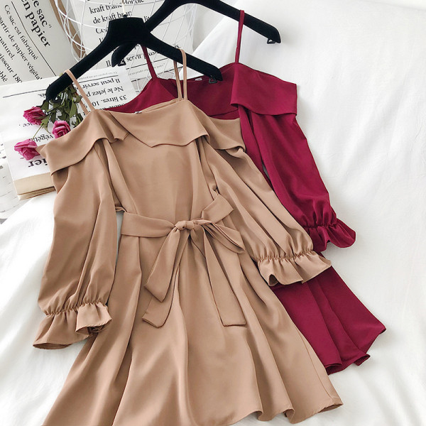 Пролетна дамска рокля с паднали ръкави и панделка 