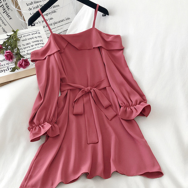 Пролетна дамска рокля с паднали ръкави и панделка 