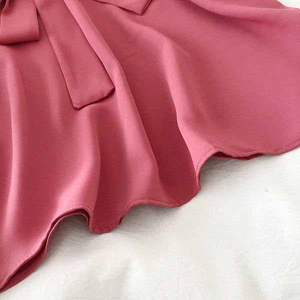 Пролетна дамска рокля с паднали ръкави и панделка 