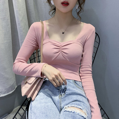 Moteriška palaidinė kvadratine iškirpte ir ilgomis rankovėmis