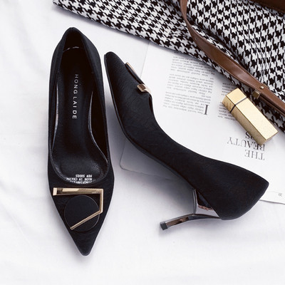 Modernūs moteriški batai plonu kulnu ir metaliniu elementu