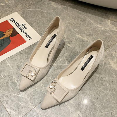 Дамски модерни обувки от еко велур с метален елемент с камъни 