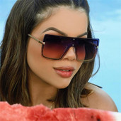 Naujas kvadrato formos akinių nuo saulės modelis