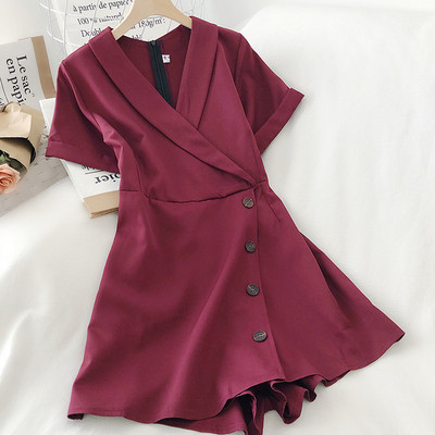 Модерен дамски гащеризон с шпиц деколте и копчета