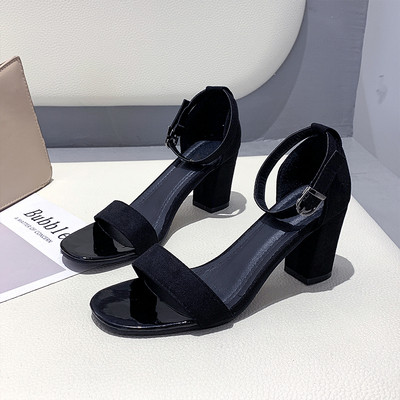 Дамски модерни сандали от еко велур с квадратен ток