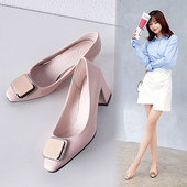 Дамски кожени обувки с квадратен ток и метален елемент