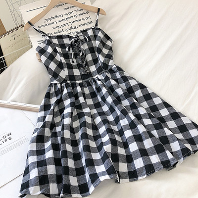 Карирана дамска рокля с тънки презрамки и връзки