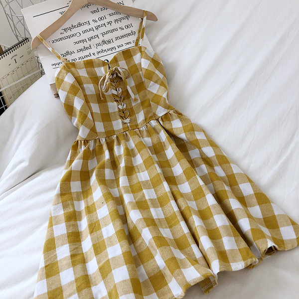 Карирана дамска рокля с тънки презрамки и връзки 