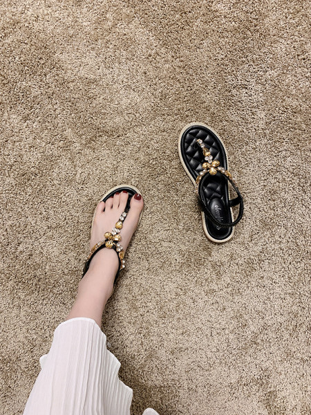 Дамски сандали с равна подметка и камъни