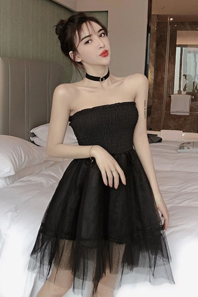 Актуална дамска рокля разкроен модел с тюл