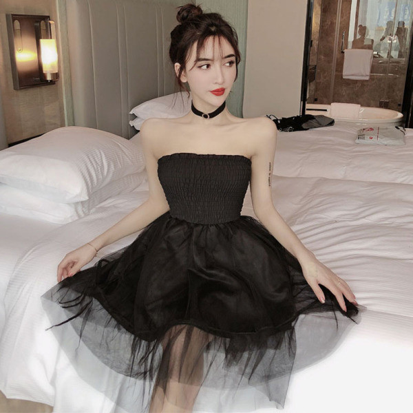 Актуална дамска рокля разкроен модел с тюл