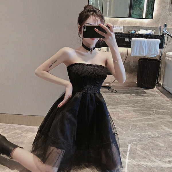 Актуална дамска рокля разкроен модел с тюл