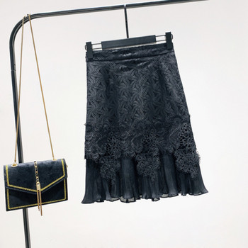 Модерна дамска пола с бродерия в черен цвят