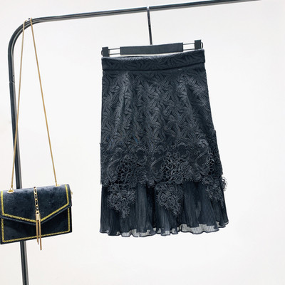 Модерна дамска пола с бродерия в черен цвят