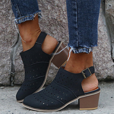 Ежедневни  дамски обувки с катарама и дебел ток