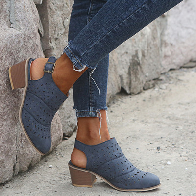 Ежедневни  дамски обувки с катарама и дебел ток