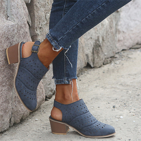 Ежедневни  дамски обувки с катарама и дебел ток 