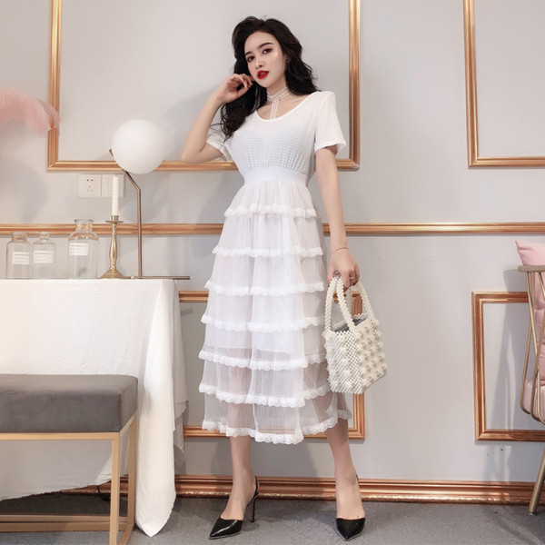 Модерна дамска рокля с обло деколте и къс ръкав