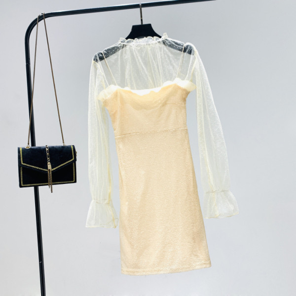 Модерна дамска рокля с тюл и овално деколте