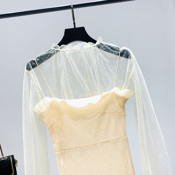 Модерна дамска рокля с тюл и овално деколте