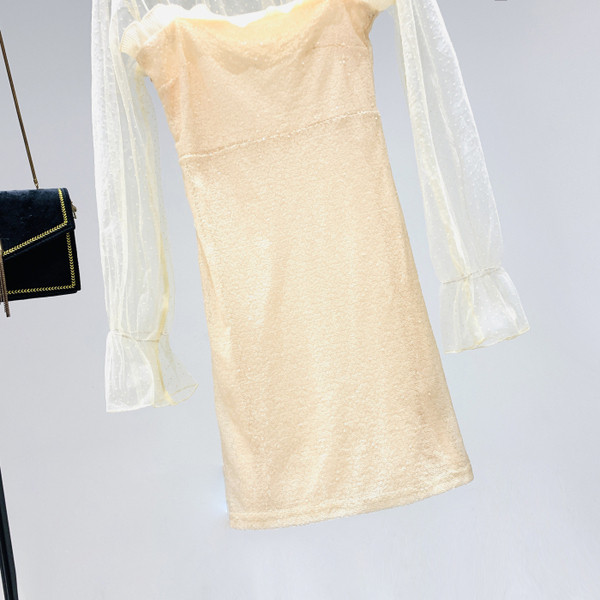 Модерна дамска рокля с тюл и овално деколте