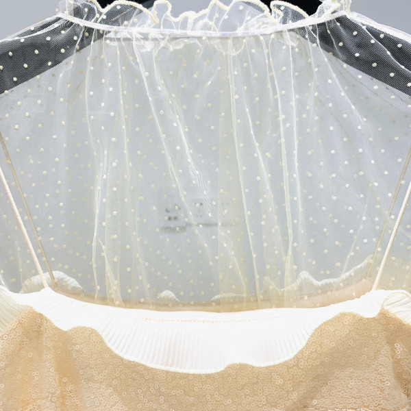 Модерна дамска рокля с тюл и овално деколте