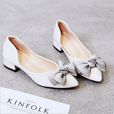 Кожени дамски обувки с панделка и дебел ток