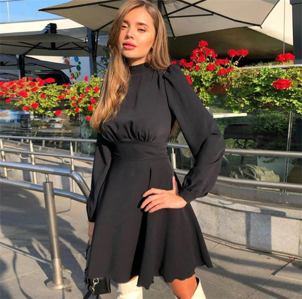 Ежедневна  дамска къса рокля с висока яка и дълъг широк ръкав 