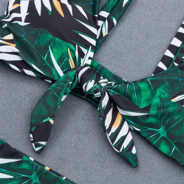 Бански костюм от две части с флорален десен и връзки на горнището