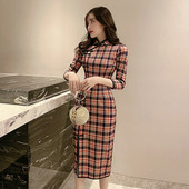 Карирана дамска рокля ретро стил с дълъг ръкав