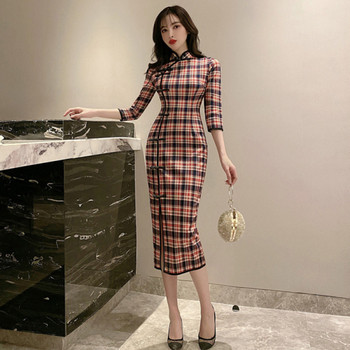 Карирана дамска рокля ретро стил с дълъг ръкав
